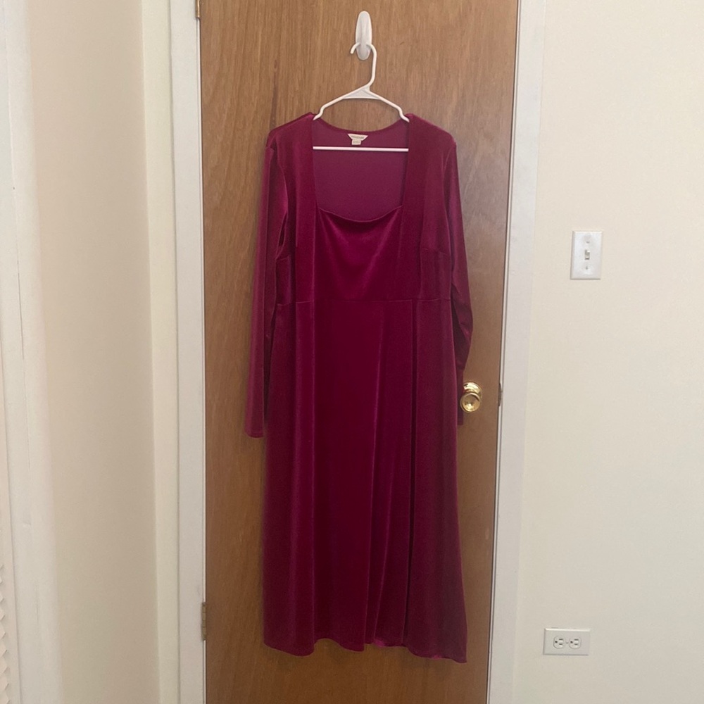 Pink Velvet midi dress with modest slit. 60s vibe and great for a festive party.